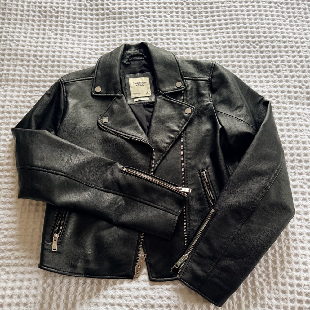 🏍️Abercrombie Women’s Vegan Leather Moto Jacket, Small